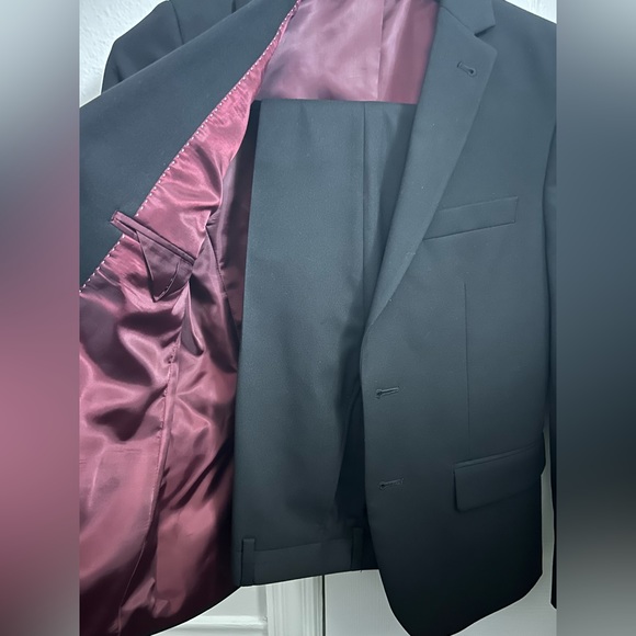 Boys’ Joseph Abboud Black Suit (Jacket/Pants) - Picture 3 of 8